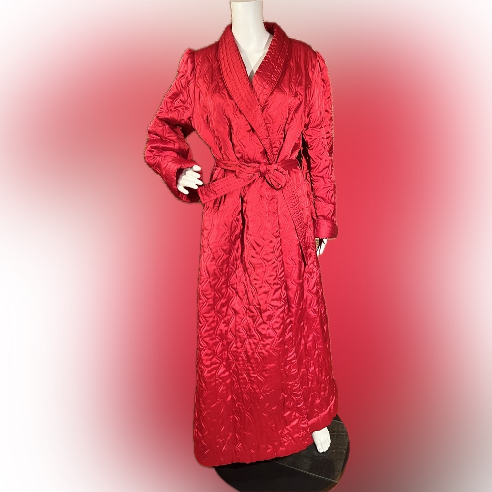 Lovely red quilted Neiman Marcus robe. Medium to large.